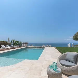  Villa Luna